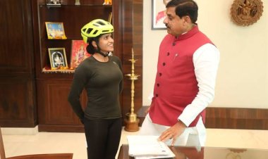 मुख्यमंत्री डॉ. यादव ने किया साइकिलिस्ट आशा मालवीय का सम्मान