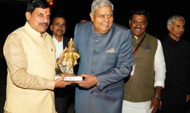 उप राष्ट्रपति श्री धनखड़ को राज्यपाल श्री पटेल और मुख्यमंत्री डॉ. यादव ने दी विदाई