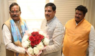 मुख्यमंत्री डॉ. यादव से केंद्रीय राज्यमंत्री श्री नाईक ने की उज्जैन में सौजन्य भेंट