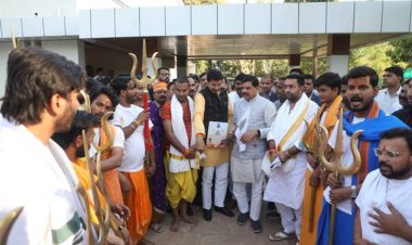 मुख्यमंत्री डॉ. यादव से अन्तर्राष्ट्रीय मंदिर प्रबंधक परिषद के राष्ट्रीय कार्यकारी अध्यक्ष ने सौजन्य भेंट की