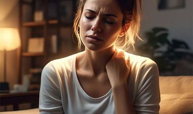 सर्वाइकल पेन: गर्दन और कंधे में होने वाले दर्द से बचने के उपाय और कारण