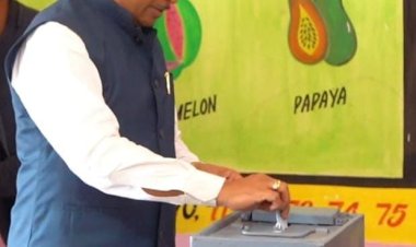 रायपुर : मुख्यमंत्री श्री विष्णुदेव साय ने पंचायत चुनाव के तीसरे चरण में किया मतदान