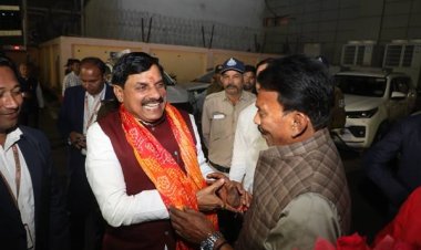 मुख्यमंत्री डॉ. यादव खजुराहो से इंदौर आकर उज्जैन हुए रवाना