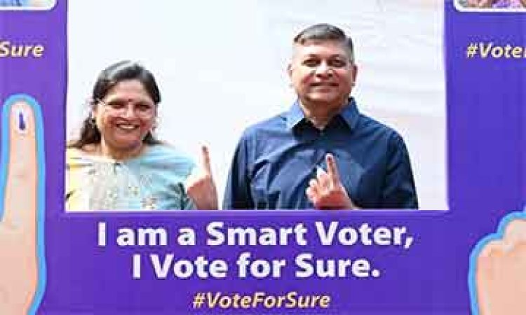 रायपुर : नगरीय निकाय निर्वाचन 2025 : मुख्य सचिव श्री अमिताभ जैन ने किया अपने मताधिकार का प्रयोग