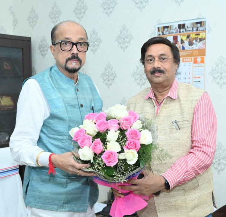 रायपुर : राज्यपाल श्री डेका से विधानसभा सचिव श्री शर्मा ने की सौजन्य भेंट