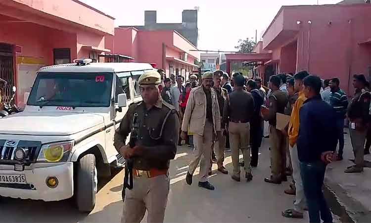 हाथरस में सड़क हादसे में 4 की मौत