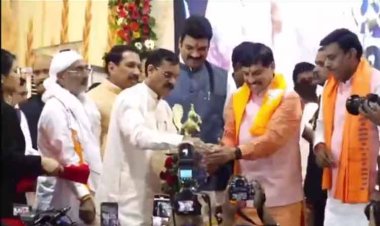 भोपाल- मुख्यमंत्री ने दीप प्रज्ज्वलित कर किया किसान आभार सम्मेलन का शुभारंभ