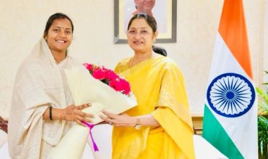 रायपुर : केन्द्रीय महिला एवं बाल विकास मंत्री से मंत्री श्रीमती राजवाड़े ने की सौजन्य मुलाकात