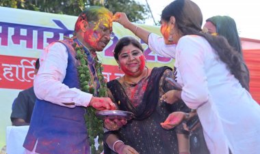 रायपुर : रायपुर प्रेस क्लब के होली मिलन समारोह में मुख्यमंत्री श्री साय हुए शामिल