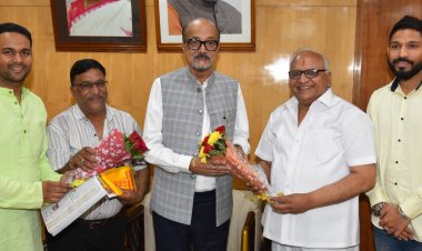 रायपुर : राज्यपाल श्री डेका से दिगम्बर जैन महासभा के उपाध्यक्ष श्री मोदी ने की सौजन्य भेंट