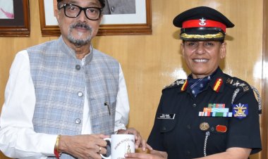 रायपुर : राज्यपाल श्री डेका से कर्नल सोबती ने सौजन्य भेंट की