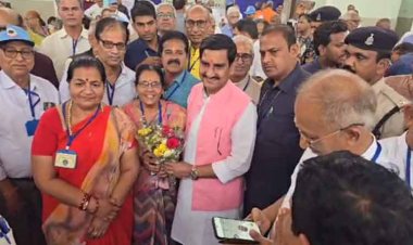 वरिष्ठ नागरिक कल्याण संघ के कार्यक्रम में पहुंचे केन्द्रीय मंत्री तोखन साहु