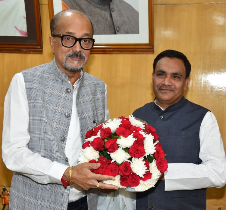 रायपुर : राज्यपाल श्री डेका से छत्तीसगढ़ वक्फ बोर्ड अध्यक्ष ने भेंट की