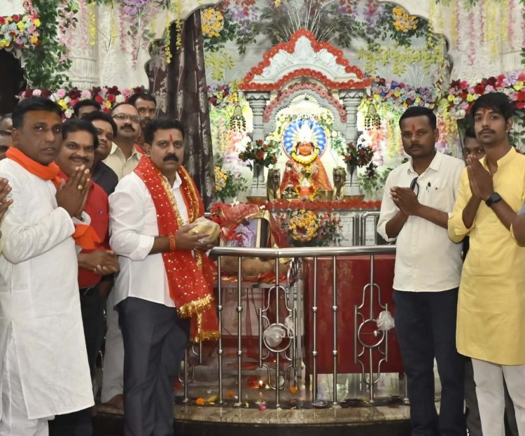 रायपुर : उपमुख्यमंत्री श्री विजय शर्मा पहुंचे कवर्धा, मंदिर दर्शन कर प्रदेश वासियों को नवरात्रि पर्व की दी शुभकामनाएं