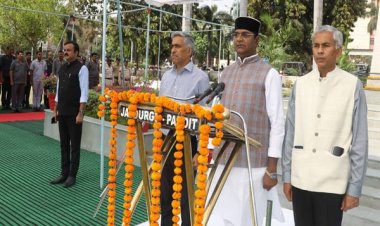 मंत्रालय में हुआ राष्ट्र-गीत एवं राष्ट्र-गान का सामूहिक गायन