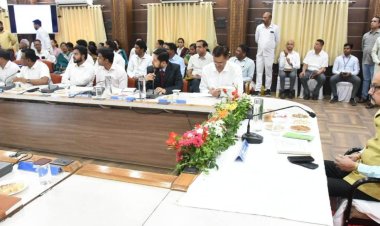 रायपुर : राज्यपाल श्री रमेन डेका ने जिले के प्रशासनिक अधिकारियों की ली बैठक