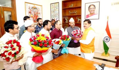 मुख्यमंत्री डॉ. यादव को लोकसभा में वक्फ़ बिल पारित होने पर बधाई देकर धन्यवाद ज्ञापित किया