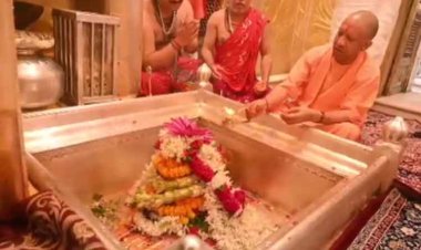 सीएम योगी ने वाराणसी के काल भैरव मंदिर में की पूजा-अर्चना