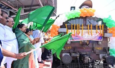 मुख्यमंत्री तीर्थ दर्शन योजना के तहत सरगुजा संभाग के 800 श्रद्धालु रवाना