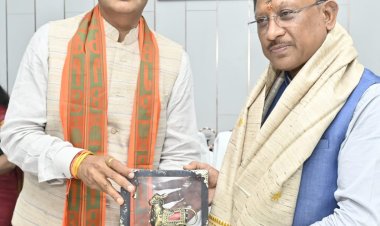 रायपुर : मुख्यमंत्री श्री विष्णु देव साय ने छत्तीसगढ़ खनिज विकास निगम के नवनियुक्त अध्यक्ष श्री सौरभ सिंह को पदभार ग्रहण पर दी बधाई एवं शुभकामनाएं