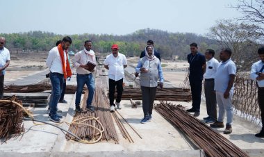 रायपुर : अब झारखंड से जुड़ना हुआ आसान : कन्हर नदी पर बन रहे पुल का मंत्री श्री नेताम ने किया निरीक्षण