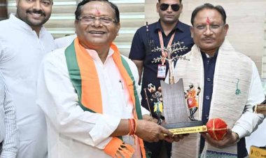 रायपुर : मुख्यमंत्री श्री विष्णु देव साय छत्तीसगढ़ राज्य वन विकास निगम के अध्यक्ष श्री रामसेवक पैकरा के पदभार ग्रहण समारोह में हुए शामिल