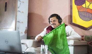 वीडियो कांफ्रेंसिंग के माध्यम से रविवार को अंबेडकर नगर कोटा नई दिल्ली ट्रेन को हरी झंडी दिखाकर किया गया रवाना