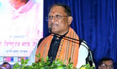 रायपुर : मुख्यमंत्री श्री विष्णु देव साय लौह शिल्पकार विकास बोर्ड के नवनियुक्त अध्यक्ष के पदभार ग्रहण कार्यक्रम में हुए शामिल