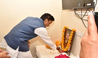 उप मुख्यमंत्री श्री शुक्ल ने स्व. शिवम गोस्वामी को दी श्रद्धांजलि, परिजन को बंधाया ढांढस