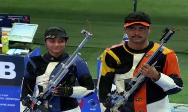 आईएसएसएफ निशानेबाजी विश्वकप : रुद्रांक्ष पाटिल-आर्या बोरसे ने 10 मी. एयर राइफल मिक्स्ड टीम स्पर्धा में रजत पदक जीता