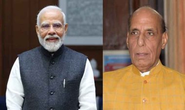 आज रक्षा मंत्री राजनाथ सिंह के साथ नई दिल्ली में प्रधानमंत्री नरेंद्र मोदी ने की बैठक