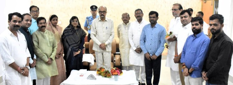 राज्यपाल श्री रमेन डेका ने सर्किट हाउस बालोद में जनप्रतिनिधियों एवं विभिन्न संगठनों के प्रतिनिधियों से की मुलाकात