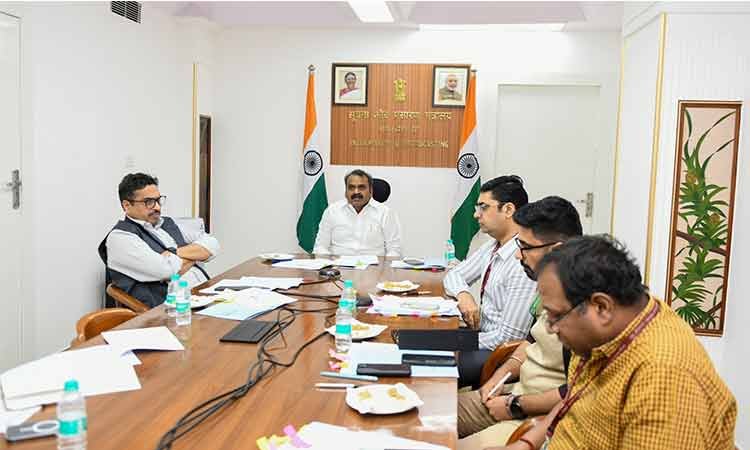 केंद्रीय राज्यमंत्री डॉ. एल. मुरुगन ने वेव्स को लेकर दक्षिण भारतीय फिल्म संघों के साथ की बैठक