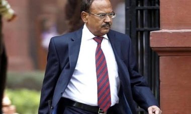 एनएसए अजीत डोभाल ने प्रधानमंत्री नरेन्‍द्र मोदी से उनके आवास पर मुलाकात की