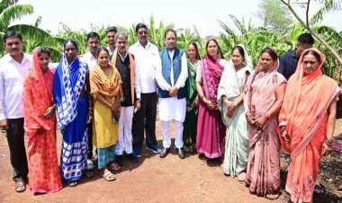 रायपुर : मुख्यमंत्री पहुंचे उत्कृष्ट किसान रोहित साहू के खेतों में: केला और पपीता की खेती से कमा रहे लाखों का मुनाफा, 15-20 लोगों को अपने खेत में दे रहे रोजगार