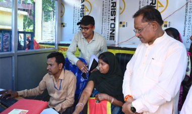 रायपुर : मुख्यमंत्री श्री विष्णु देव साय ने अटल डिजिटल सेवा केंद्र का किया अवलोकन: बलदाकछार में पहुँची बैंकिंग और डिजिटल सेवाओं की सुविधा