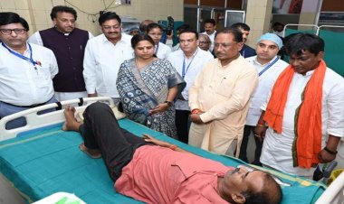 रायपुर : मुख्यमंत्री श्री विष्णुदेव साय ने जिला अस्पताल का किया औचक निरीक्षण: मरीजों से की आत्मीय बातचीत