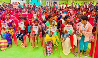 रायपुर : समाधान शिविरों में किया जा रहा छत्तीसगढ़ जनमन का वितरण