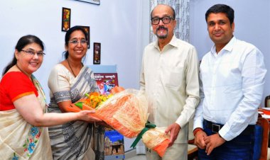 रायपुर : राज्यपाल श्री डेका से ईशा फाऊंडेशन संस्था के स्वयंसेवकों ने सौजन्य भेंट की