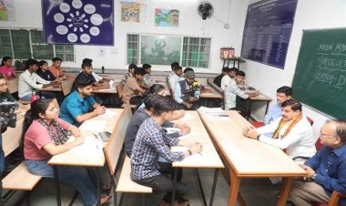 मुख्यमंत्री डॉ. यादव ने होल्कर साइंस कॉलेज के विद्यार्थियों से किया संवाद