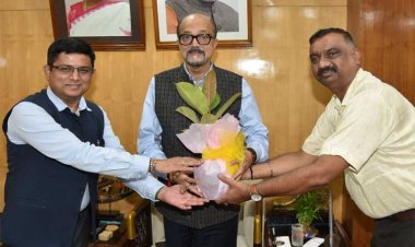 रायपुर : राज्यपाल श्री रमेन डेका से भावसार फाउंडेशन के आंचलिक प्रमुख श्री सिंह ने सौजन्य भेंट की