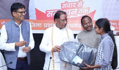 रायपुर : मुख्यमंत्री ने प्रतिभावान विद्यार्थियों को किया सम्मानित