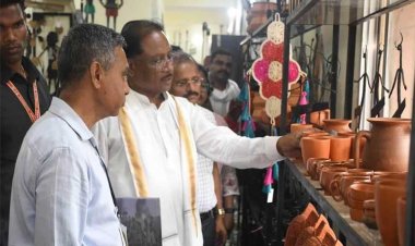 रायपुर : मुख्यमंत्री श्री साय का शिल्प नगरी कोंडागांव के शबरी एंपोरियम पहुंचे