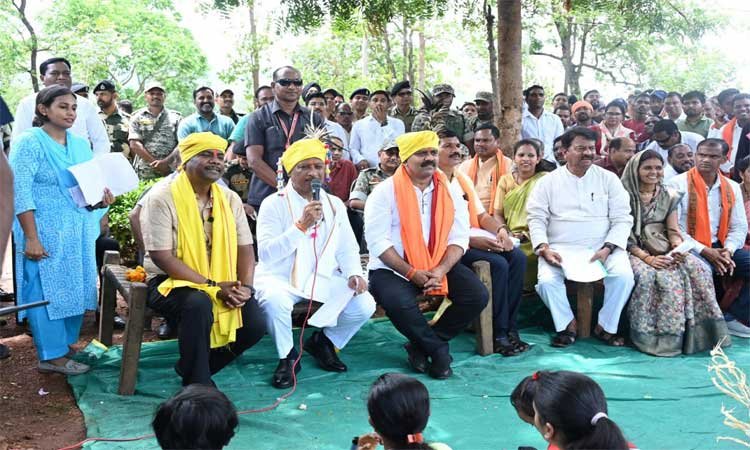 रायपुर : मुख्यमंत्री श्री विष्णु देव साय ने बासिंग में लगाई चौपाल