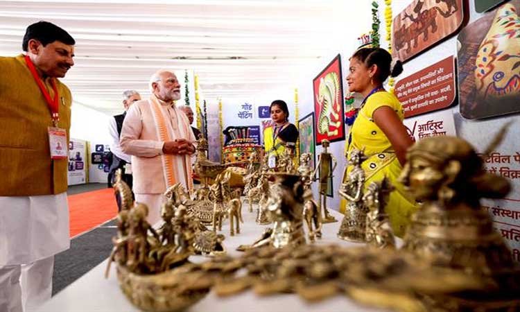 प्रधानमंत्री श्री मोदी ने किया प्रदर्शनी का अवलोकन