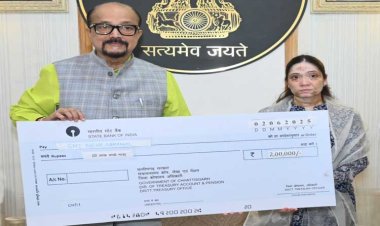 रायपुर : राज्यपाल श्री डेका ने पहलगाम आतंकी हमले में जान गंवाने वाले स्वर्गीय श्री अग्रवाल के परिजनों को दी सहायता राशि