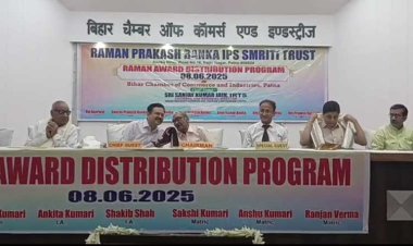 पटना:मैट्रिक-इंटर टॉपर्स आईआरसीटीसी अध्यक्ष से सम्मानित