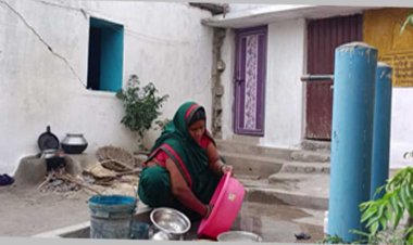 प्रधानमंत्री सुरक्षा बीमा योजना के तहत शुक्रवारा बाई को मिली दो लाख रुपये की आर्थिक सहायता