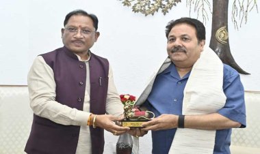 रायपुर : मुख्यमंत्री श्री साय से बीसीसीआई उपाध्यक्ष श्री राजीव शुक्ला ने की सौजन्य मुलाकात