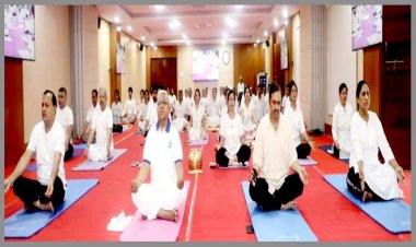 राज्यपाल श्री मंगुभाई पटेल के नेतृत्व में राजभवन में हुआ सामूहिक योगाभ्यास